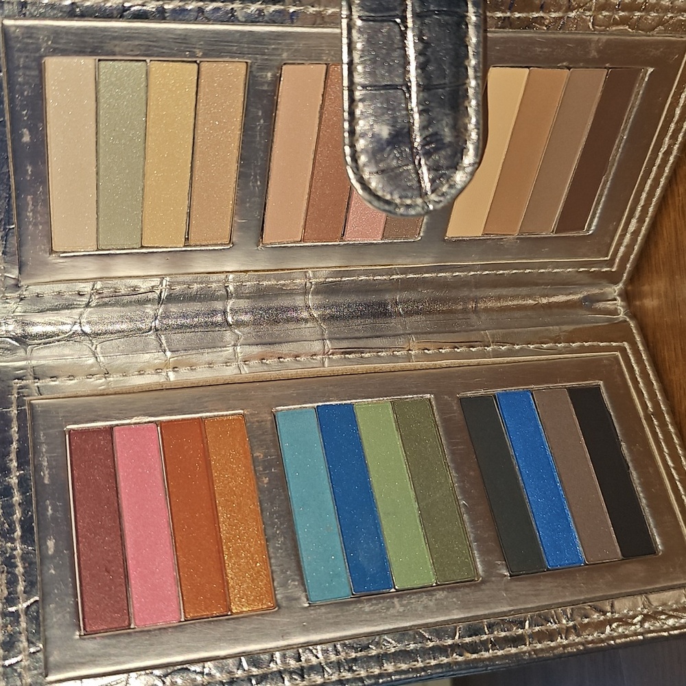 Vintage Pop Beauty Day To Play Eyeshadow Palette - Collector's Item - Never Used